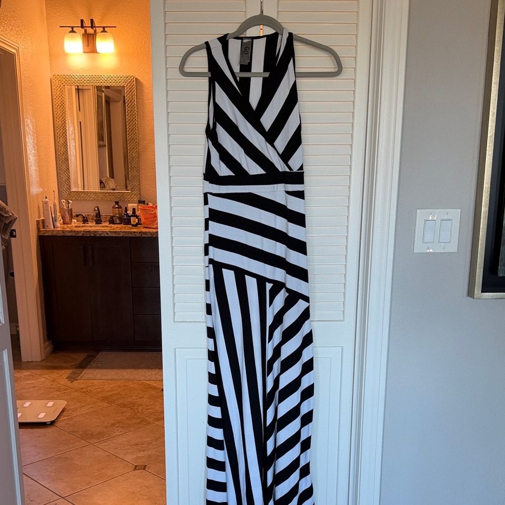 Go Couture Black and White Geometric Maxi Dress